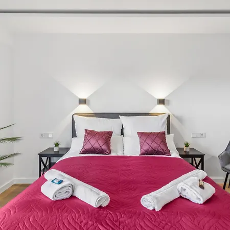 Suite4me I I Kitchen I Balcony Appartement *