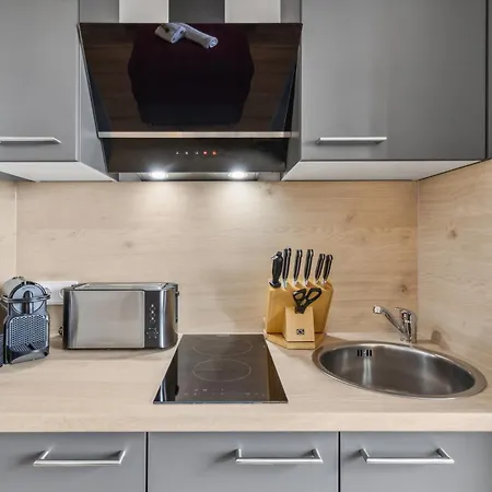 Suite4me I I Kitchen I Balcony